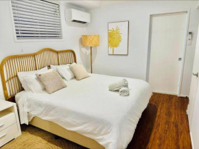 Central Unit. Minutes to Moffats, Shelly , Bulcock, Caloundra